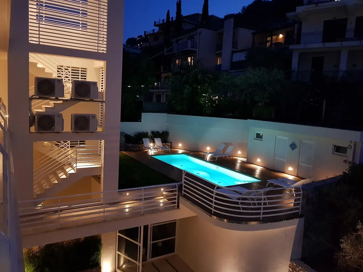 Iancu Charme Apartments Taormine 3*,
